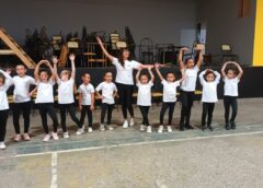 Actuacion de la asistencia infantil municipal  de baile en el Club Atletico Ferroviario de Coronel Dorrego