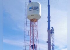 Se realizan tarea de limpieza de una perforación en el nuevo tanque elevado de Coronel Dorrego